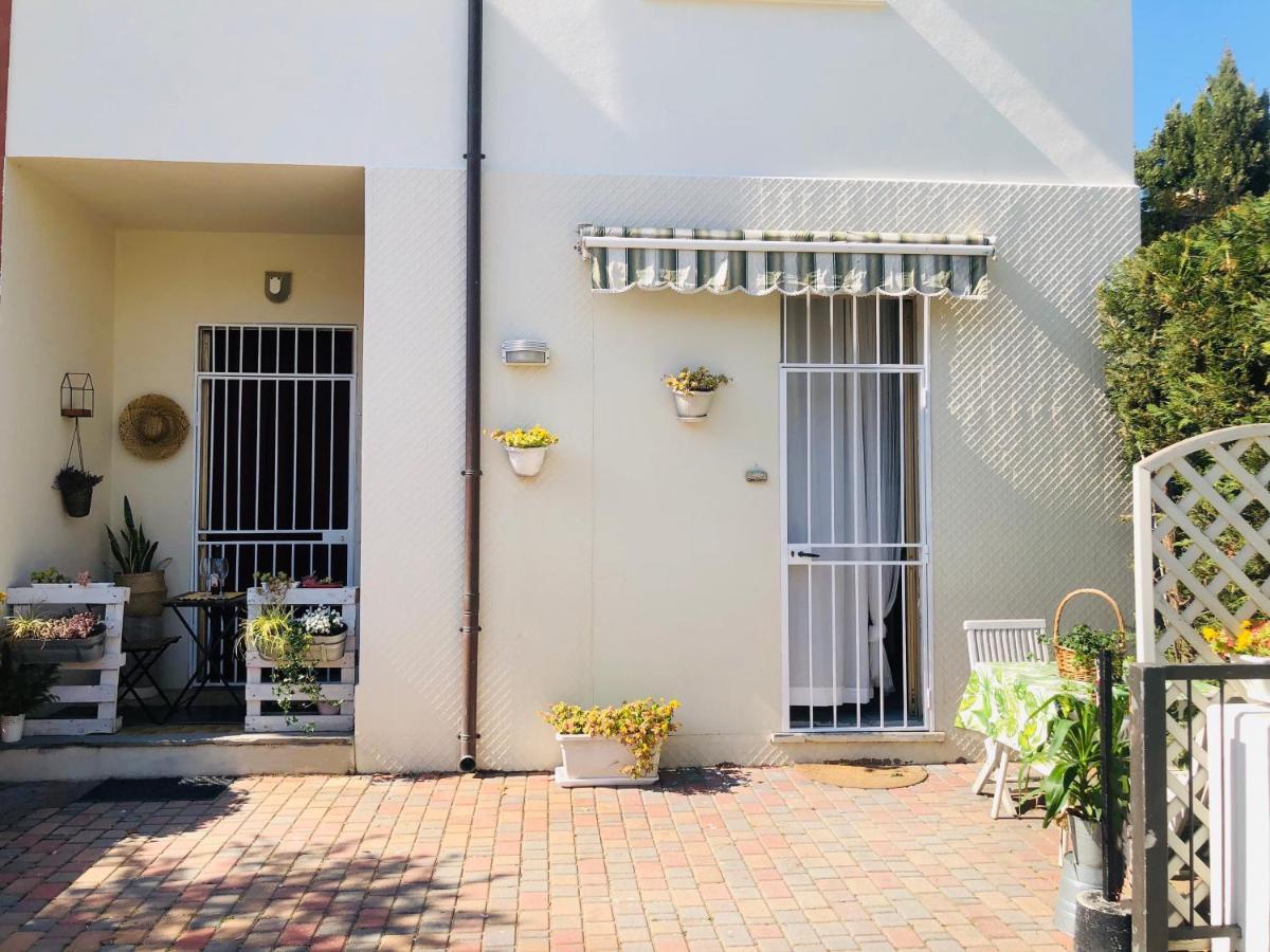 Appartamento Laura A 2 Passi Dal Mare Rimini Ngoại thất bức ảnh